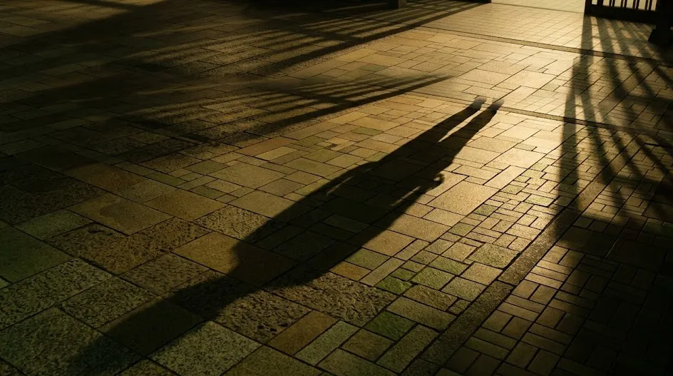 まだプロフィールを更新し続けるの？婚活疲れの限界を悟ったとき、本当に向き合うべきは画面の向こうの誰かではない